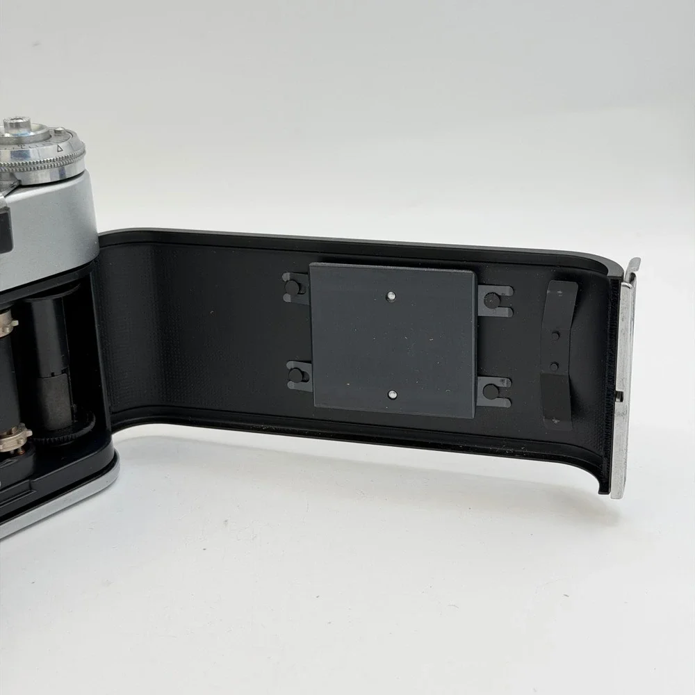 Zenit-E 35mm Film SLR Camera W/ Kennex Telephoto 135mm f2.8 Lens Vintage Silver